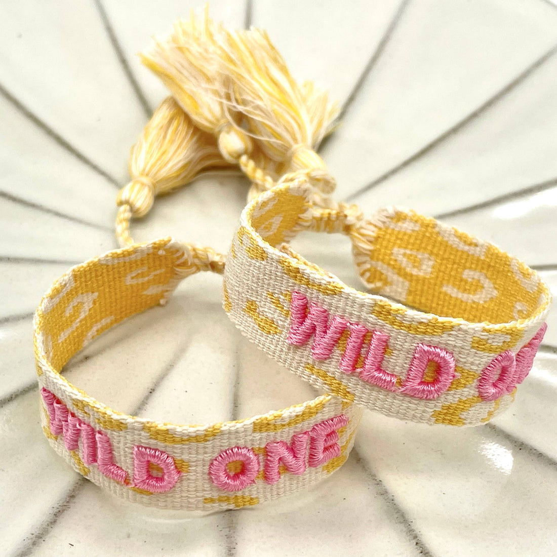 Statement Armband Wild One – gewebt und bestickt