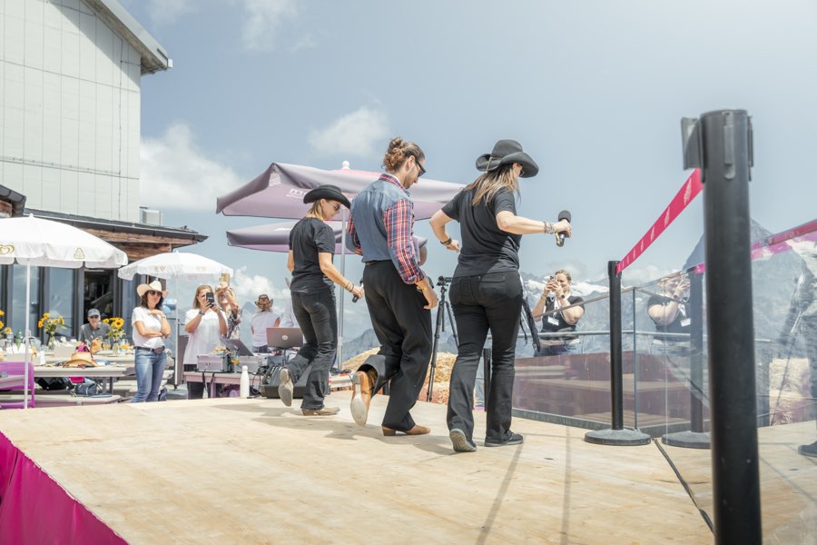 COUNTRY HIGH Community auf der Terrasse