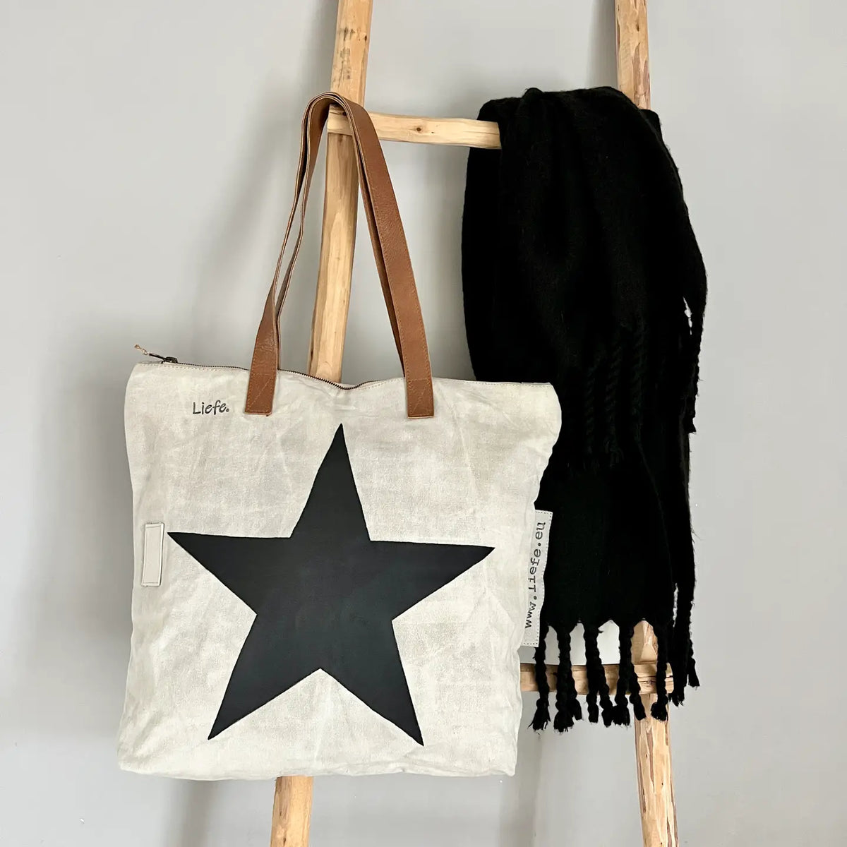 Shopper | Black Star