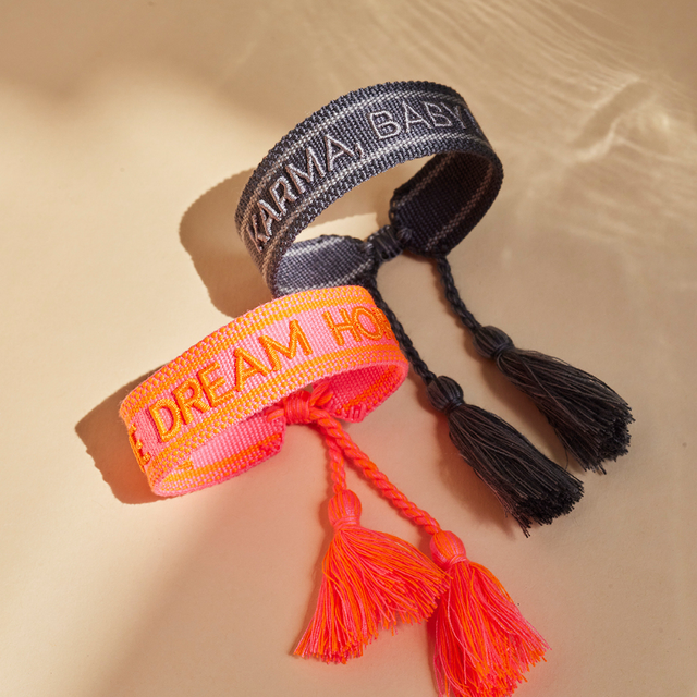 Statement Armband Karma, Baby! Grau – COUNTRY HIGH
