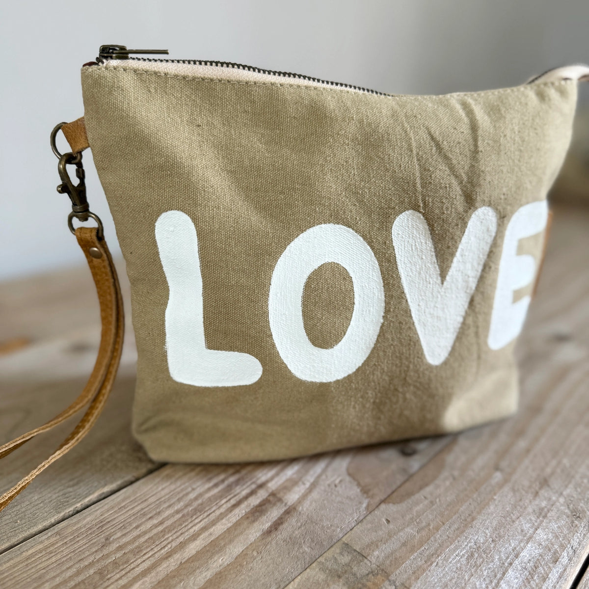 Maxi Clutch | Love