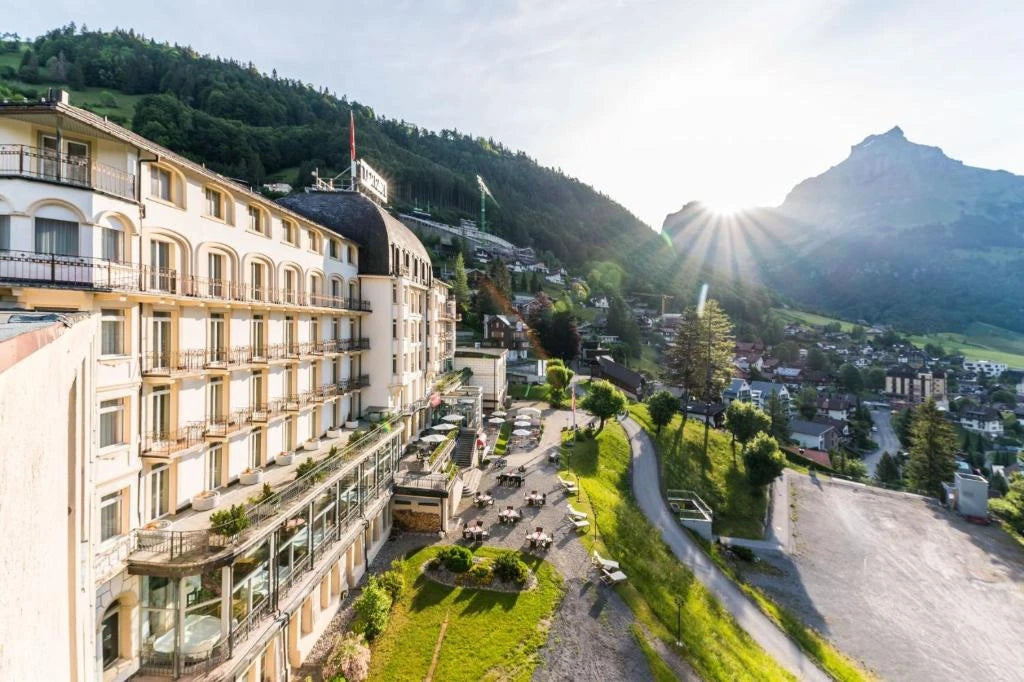 Hotel Terrace Engelberg mit Blick über das Dorf